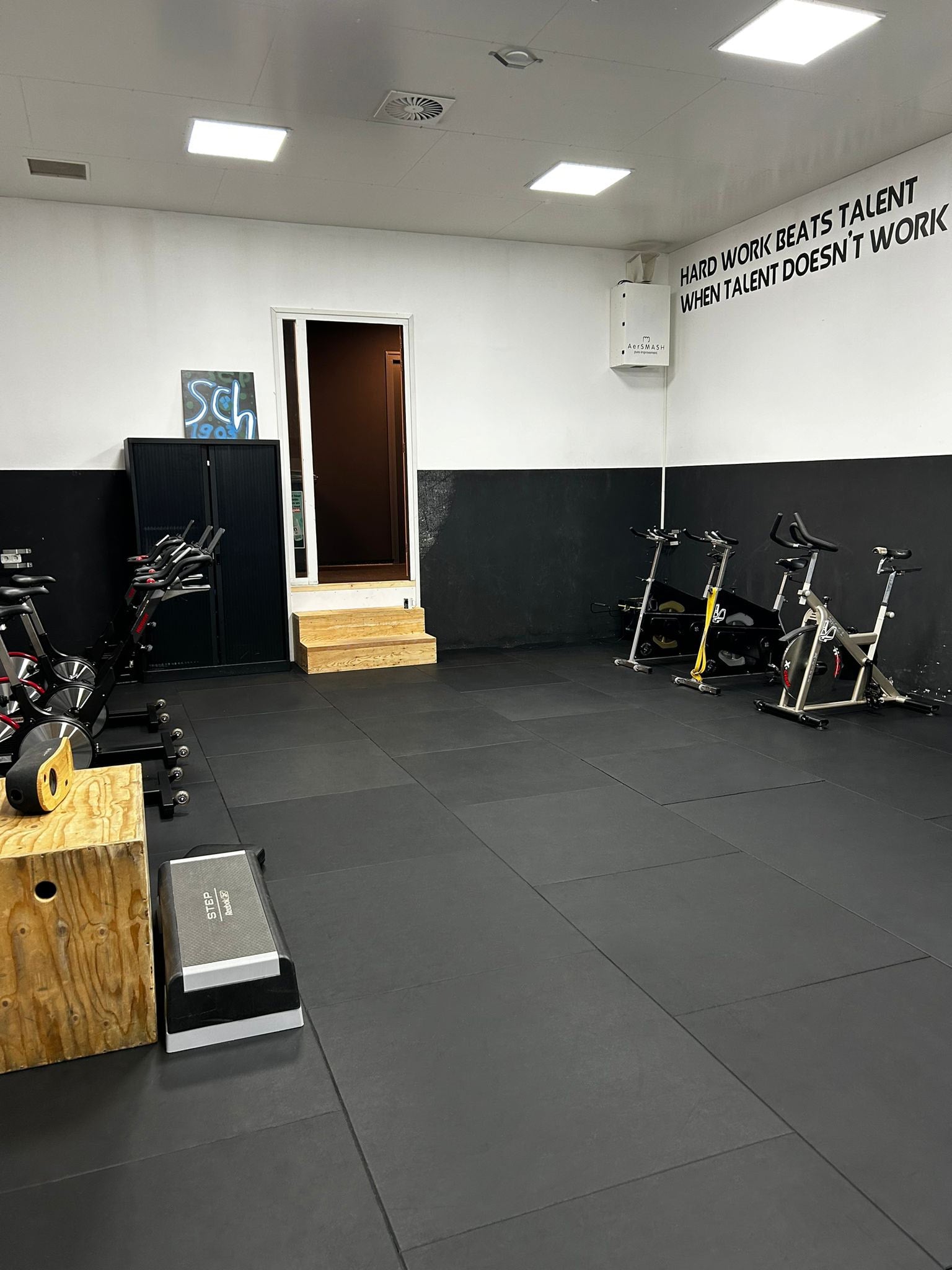 Flow Fitness Rubberen Tegel met Waterdichte SBR-laag - 100 x 100 x 2 cm - per 60 stuks